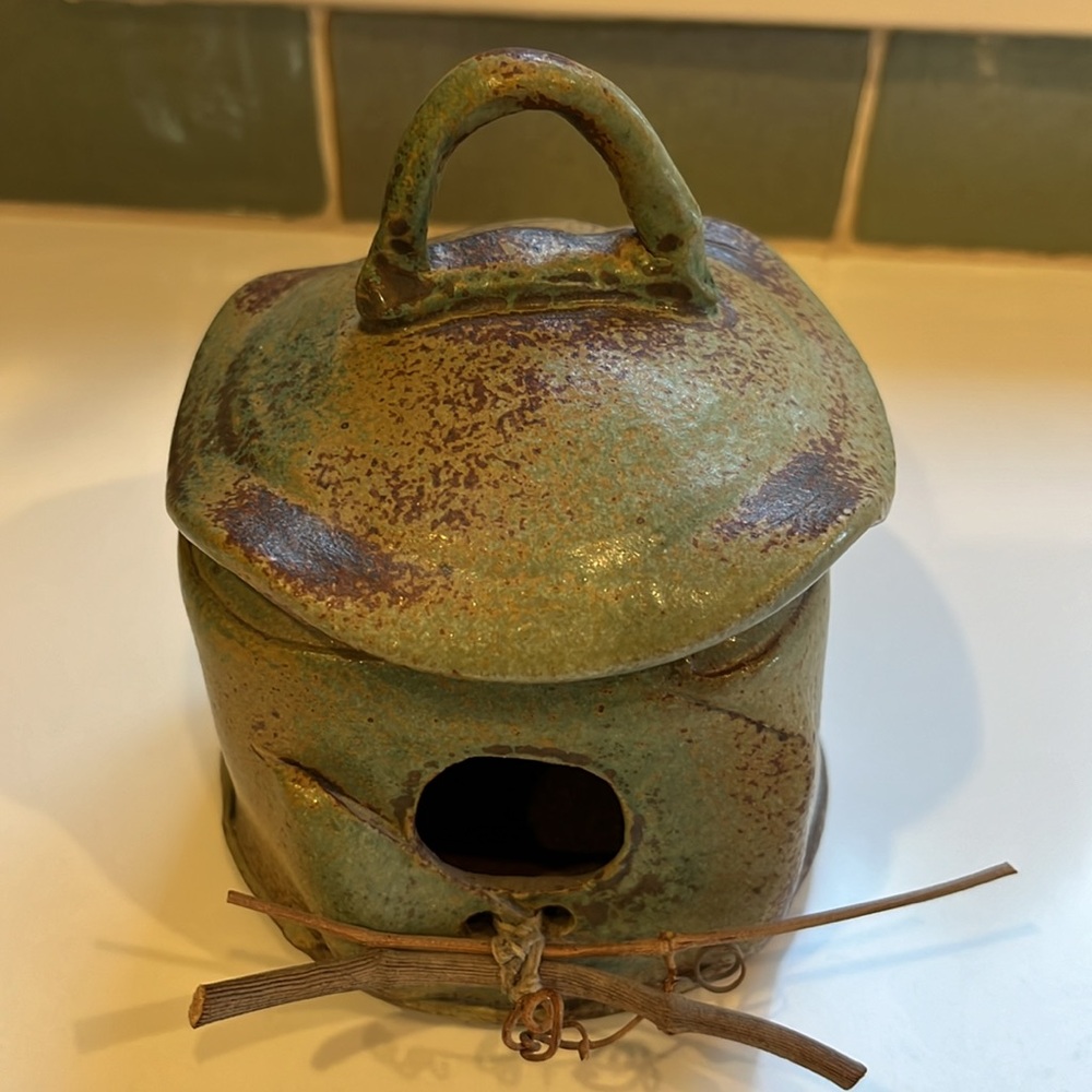 Bird feeder